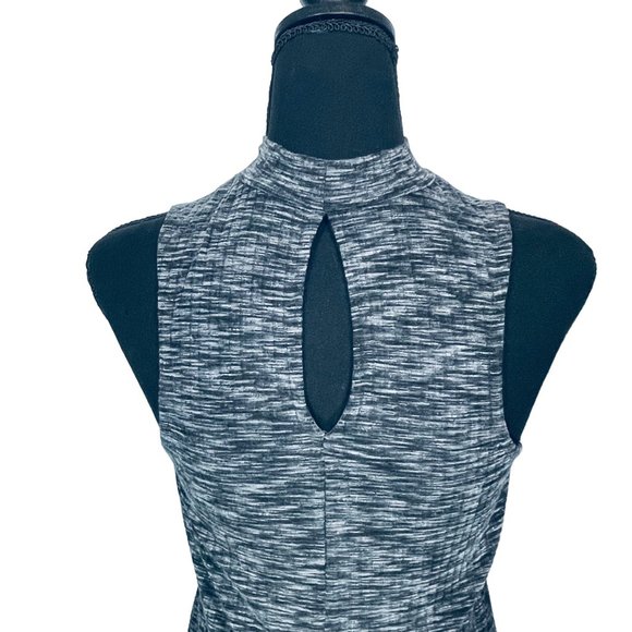 Alya - Knee‎ Length Sleeveless Gray Dress - XS - Picture 4 of 8